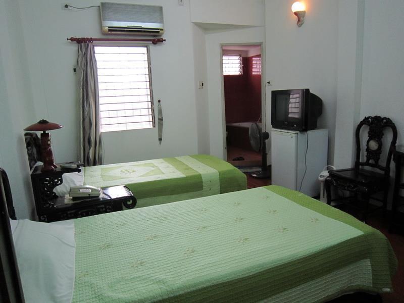 Hoang Cuong Hotel Hanoi Exterior photo