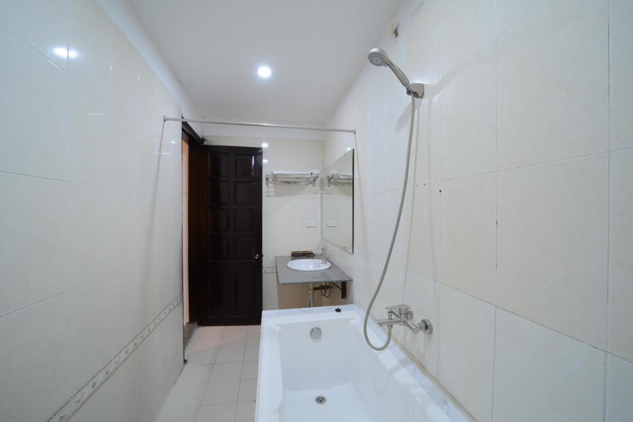 Hoang Cuong Hotel Hanoi Exterior photo